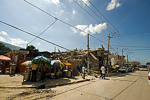 haiti,port,au,prince,street,with,destroyed,houses