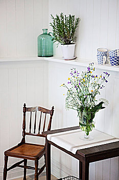 玻璃花瓶,野花,桌子,靠近,老式,木椅