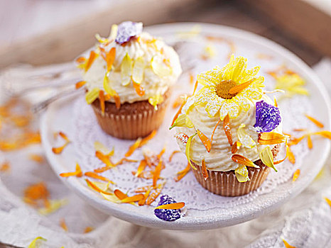 杯形蛋糕,食用花卉