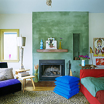 现代,起居室,壁炉,绿色,主题墙,一堆,蓝色,垫子