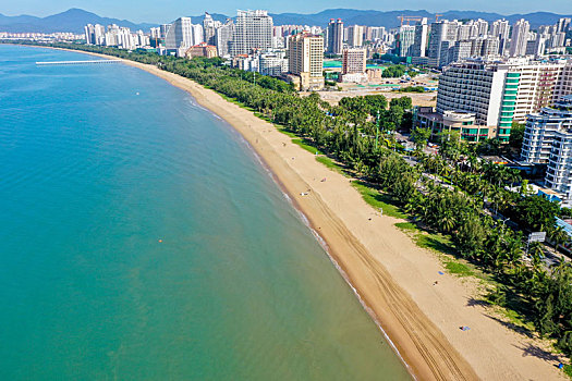 航拍海南三亚湾旅游度假区海水浴场椰林沙滩