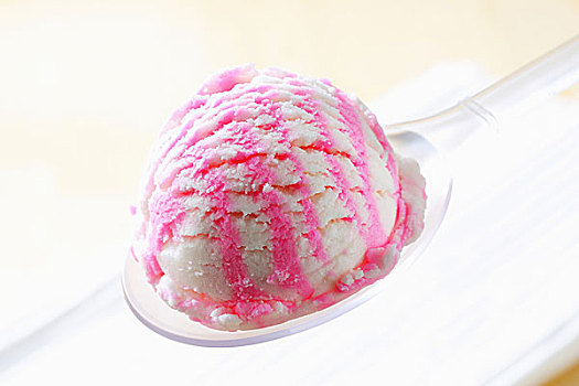 樱桃冰淇淋,勺子