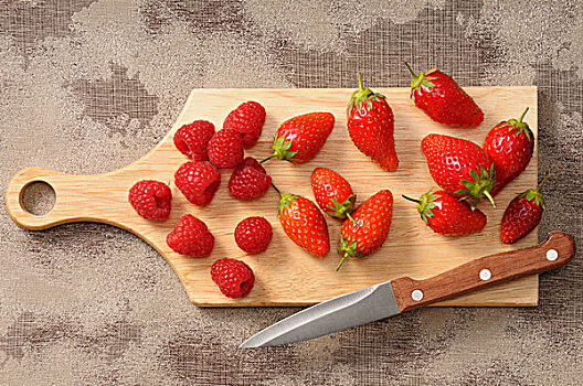 新鲜,草莓,树莓,案板,刀