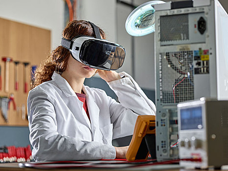 女人,虚拟现实,护目镜,白大褂,坐,正面,电脑,电子产品,实验室,奥地利,欧洲