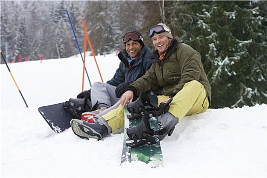 男人,坐,雪中,滑雪,度假