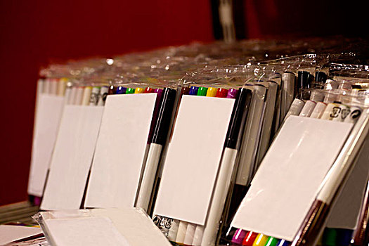 数量众多的彩色画笔