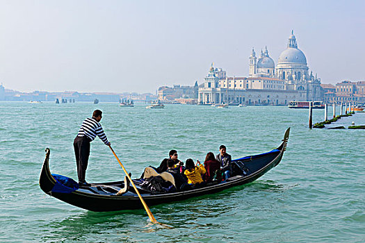平底船船夫,圣马科,圣玛丽亚教堂,行礼,背影,威尼斯,威尼托,意大利,欧洲