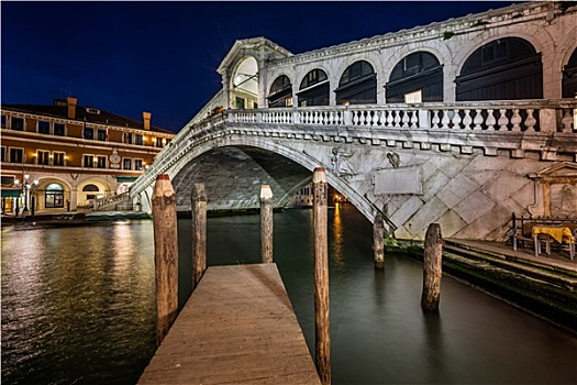 雷雅托桥,大运河,晚上,威尼斯,意大利