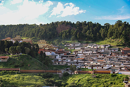 甘肃甘南藏族自治州,郎木寺镇风景如诗如画