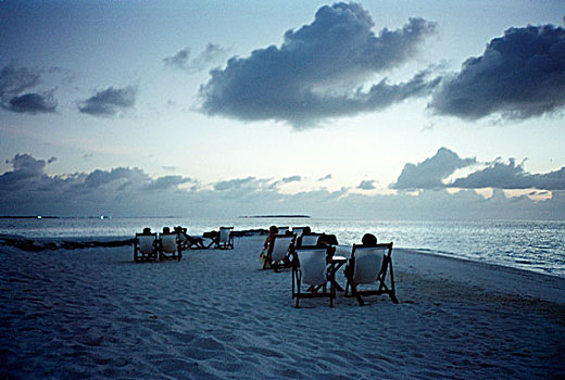 人,折叠躺椅,海滩