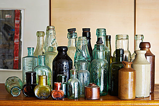 收集,旧式,瓶子,木质,表面