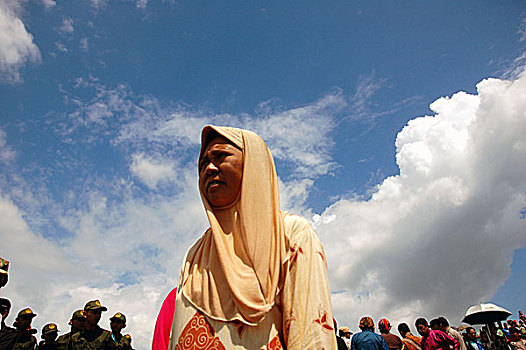 女人,仪式,支付,敬意,女神,海滩,班图尔,日惹,印度尼西亚,二月,2006年,渔民,供品