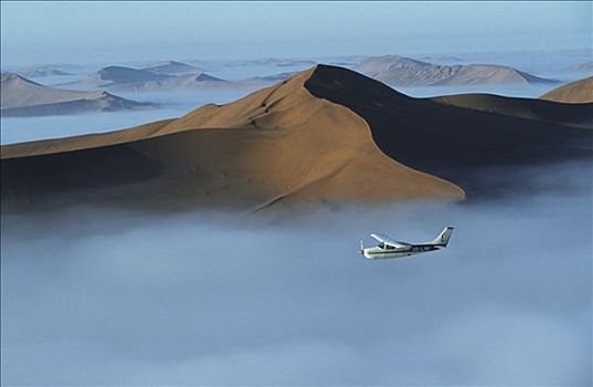 旅游,飞行,俯视,红色,沙丘,索苏维来地区,早晨,薄雾,纳米比诺克陆夫国家公园,纳米比亚