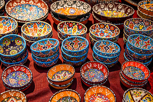 迪拜迪拜湾旅游船码头小商品市场阿拉伯瓷器摊