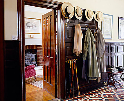 传统,走廊,收集,帽子,钩,靠近,客厅,门