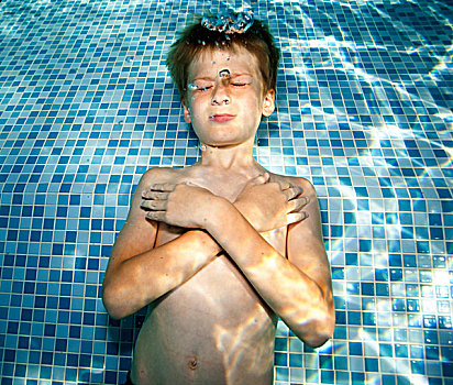 男孩,水下,游泳池