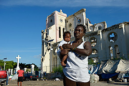 女人,拿着,孩子,正面,遗址,大教堂,毁坏,地震,太子港,海地,北美