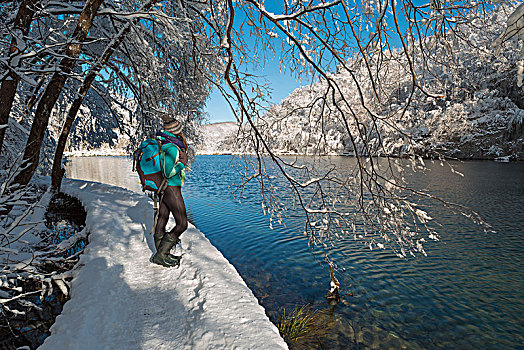 女人,十六湖国家公园,冬天,克罗地亚