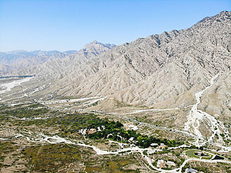 航拍宁夏银川贺兰山东麓贺兰山岩画遗址公园景区