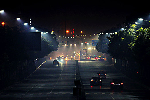 深夜城市街道