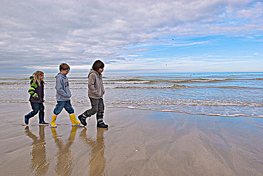 三个孩子,走,海滩