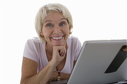 老年,女人,微笑,笔记本电脑,抠像