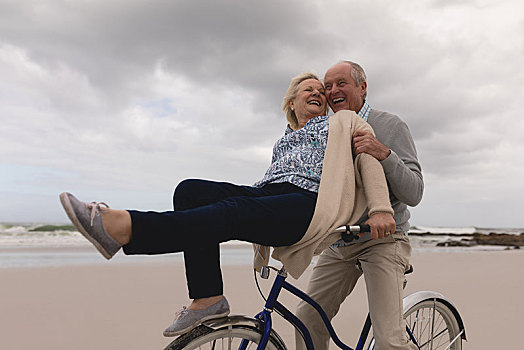 老人,老年,女人,骑自行车,海滩