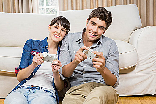 情侣,玩,电子游戏,客厅