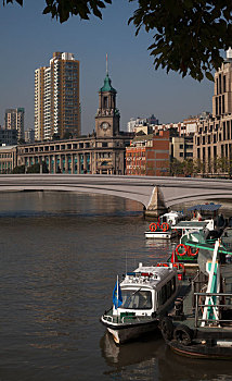 上海苏州河畔的邮政大楼河滨大楼和四川路桥乍浦路桥