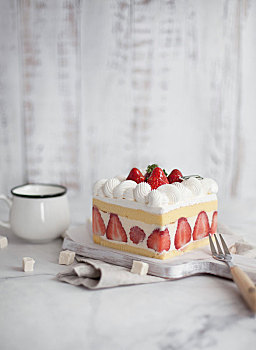 甜蜜蜜草莓蛋糕