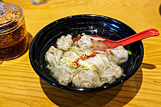 特色美食鲜肉小馄饨