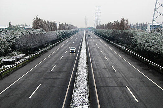 风雪高速路