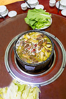 西藏林芝特色美食,石锅鸡