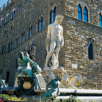意大利佛罗伦萨市西尼约里亚广场罗马海神尼普顿塑像