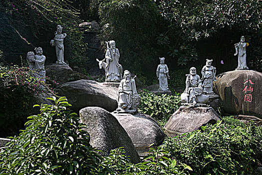 珠海竹仙洞景区八仙图雕像