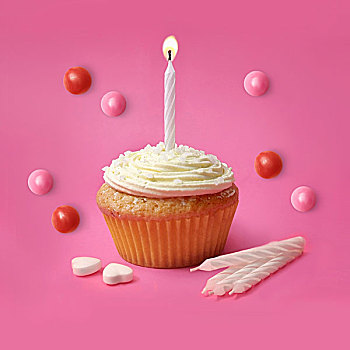 杯形蛋糕,一个,生日蜡烛,粉色背景