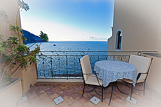 桌子,两个椅子,内庭,远眺,阿马尔菲海岸,波西塔诺,意大利