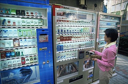 日本,本州,东京,女人,买,香烟,自动售货机