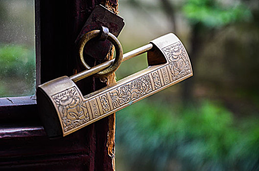 古典铜锁