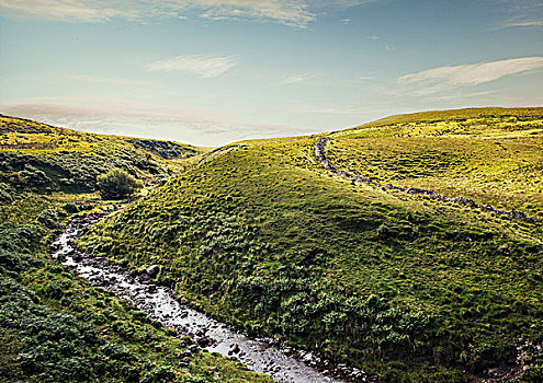 河,流动,绵延起伏,布雷肯灯塔国家公园,威尔士,英国