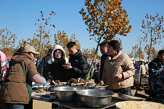 山东省日照市,农村大集上的羊肉汤,深受赶集人们青睐