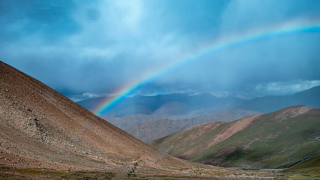 西藏高原彩虹