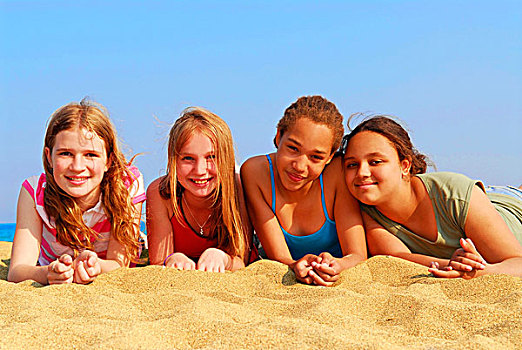 肖像,四个,微笑,女青年,沙滩