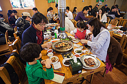 韩国,首尔,餐馆,家庭,吃,烧烤