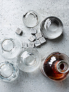 瓶子,玻璃杯,威士忌,石头,俯视