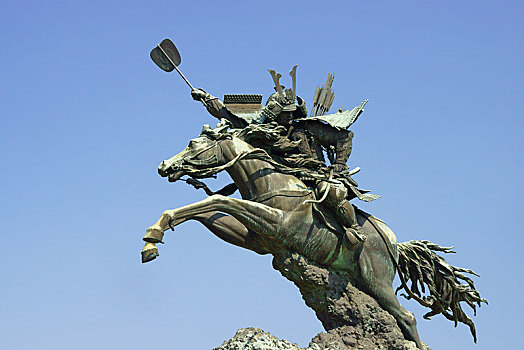 骑马雕像