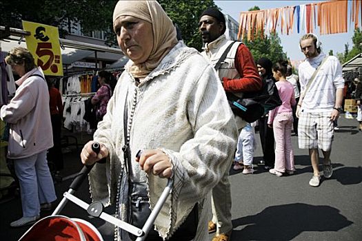 女人,穿,围巾,推,婴儿车,多元文化,街边市场,集市,阿姆斯特丹,荷兰,欧洲
