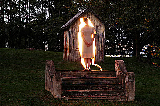 女人,站立,楼梯,建筑,残留,亮光,围绕,发光,马里兰,美国,十月,2003年