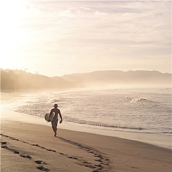 男人,冲浪板,海岸,哥斯达黎加