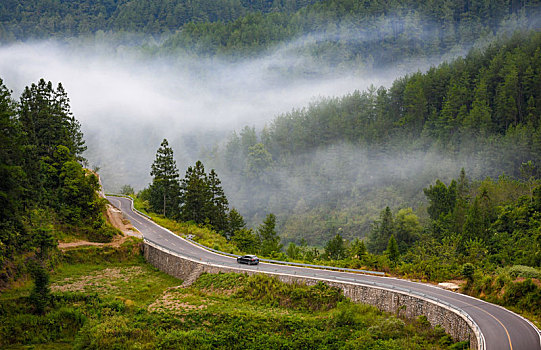 重庆酉阳,盘山路推动乡村振兴